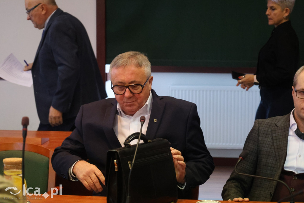 Symboliczne gesty podczas sesji rady miejskiej