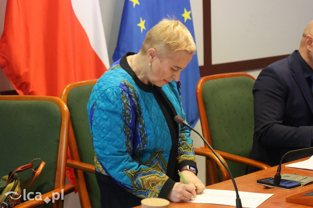 Symboliczne gesty podczas sesji rady miejskiej