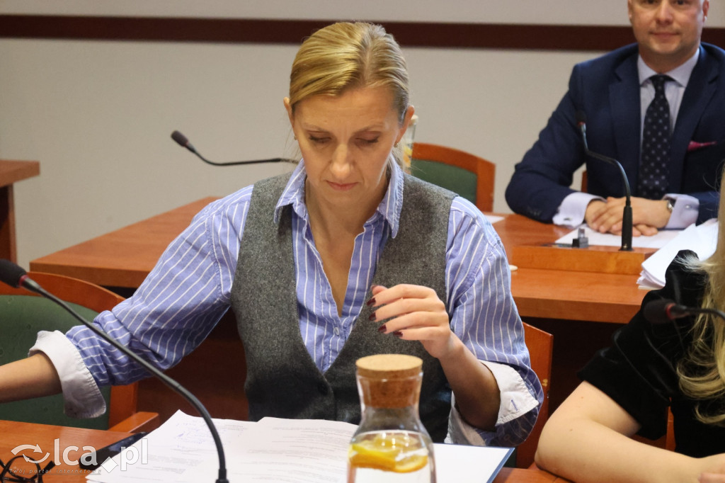 Symboliczne gesty podczas sesji rady miejskiej