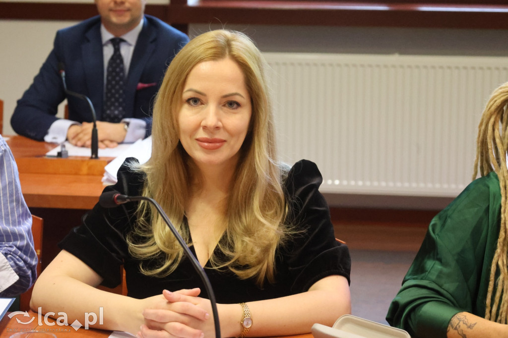 Symboliczne gesty podczas sesji rady miejskiej