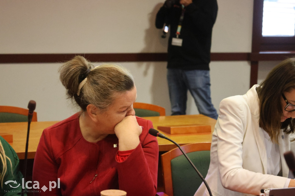 Symboliczne gesty podczas sesji rady miejskiej