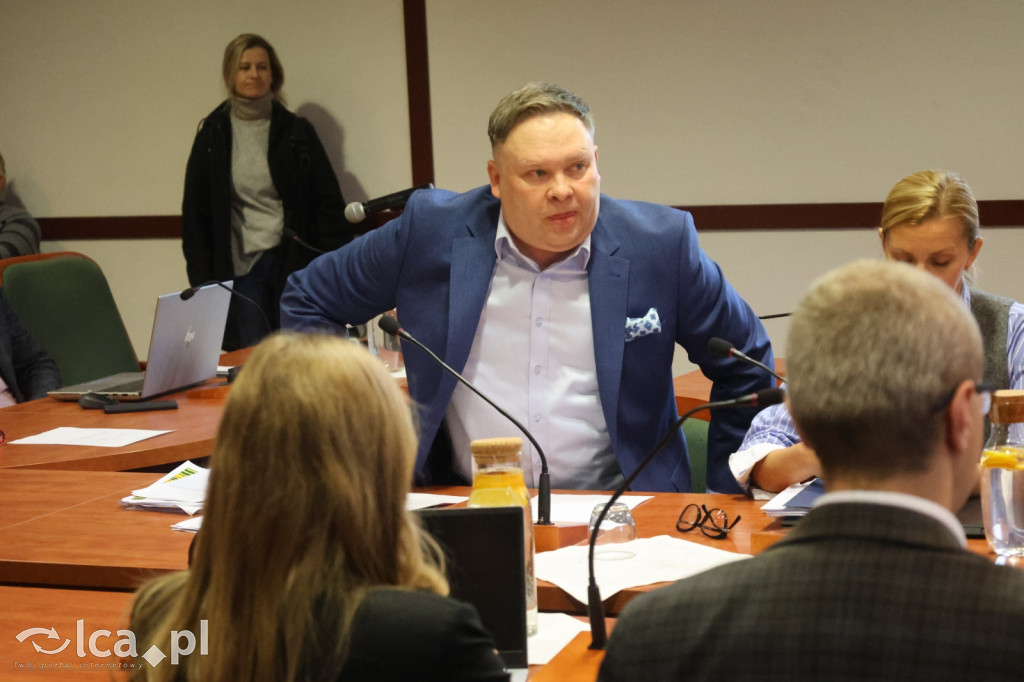 Symboliczne gesty podczas sesji rady miejskiej