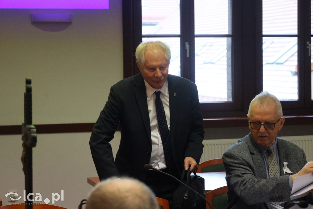 Symboliczne gesty podczas sesji rady miejskiej