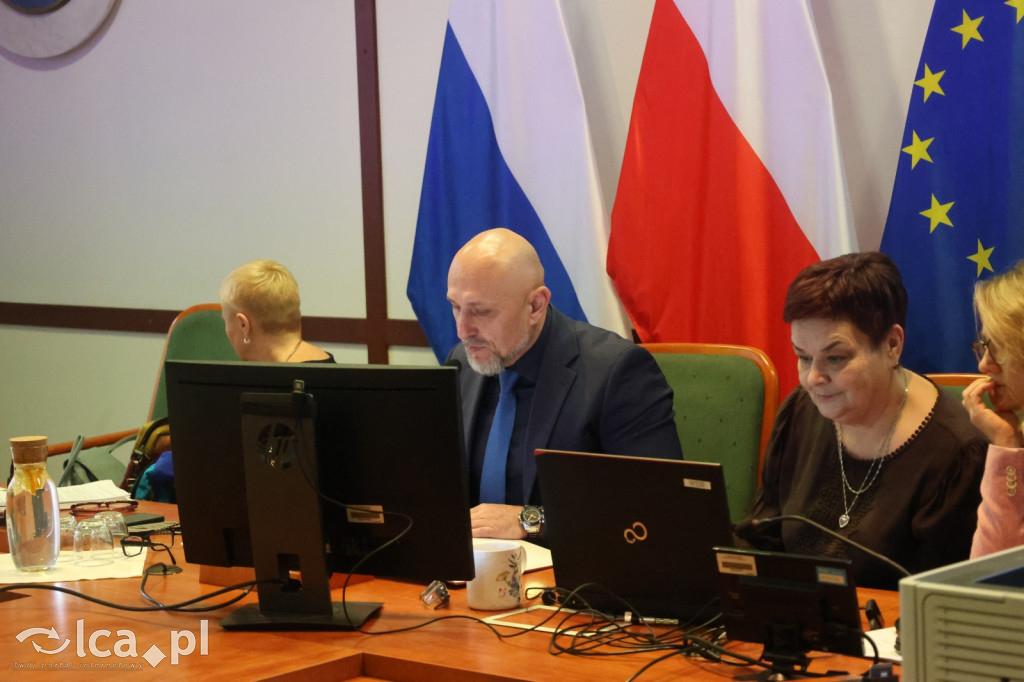 Symboliczne gesty podczas sesji rady miejskiej