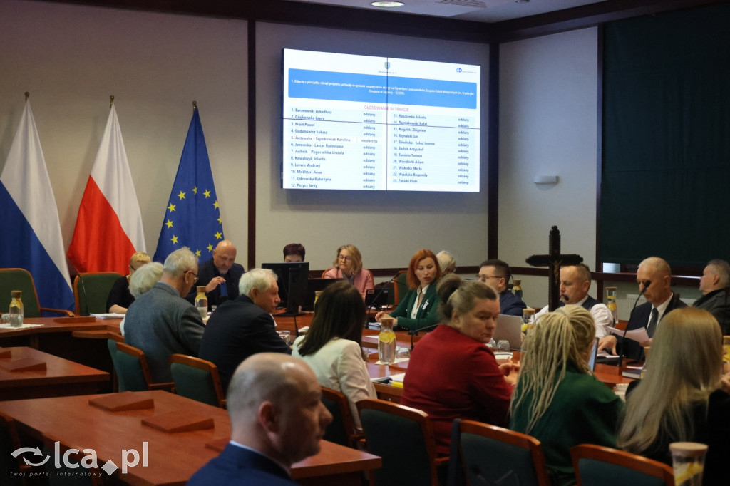 Symboliczne gesty podczas sesji rady miejskiej