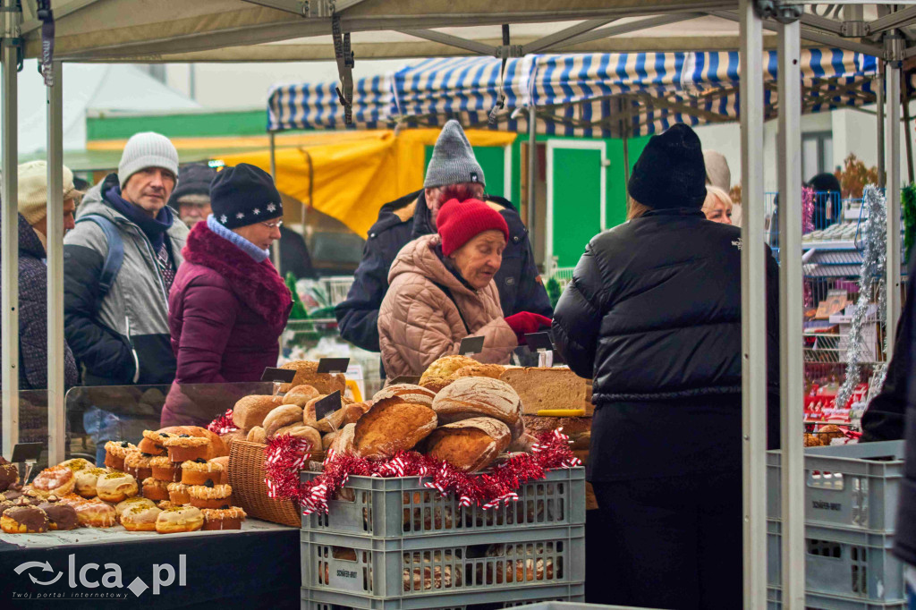 Targowisko w Bartoszowie kusi świątecznym klimatem