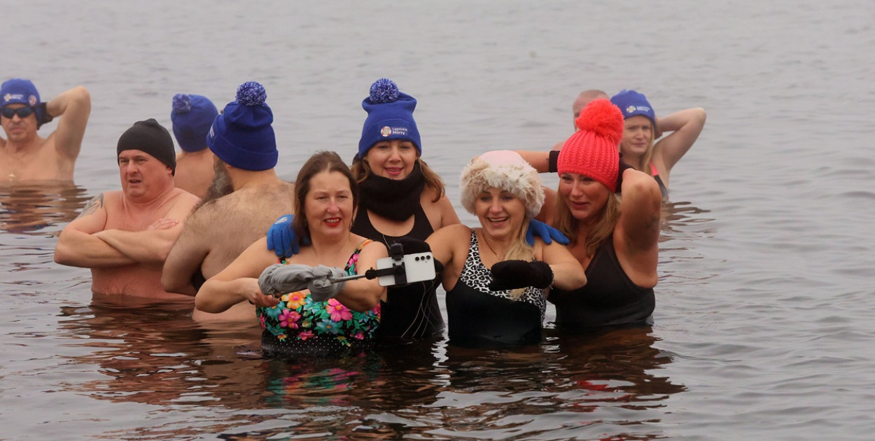 Legnickie Morsy w lodowatej wodzie