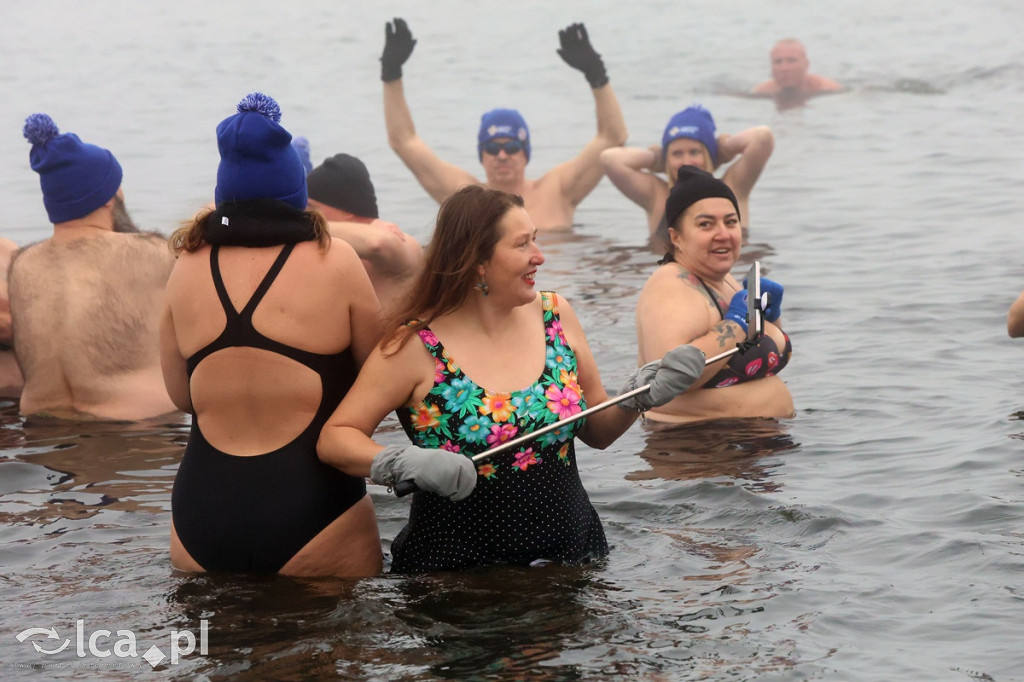 Legnickie Morsy w lodowatej wodzie