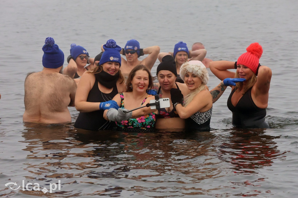 Legnickie Morsy w lodowatej wodzie