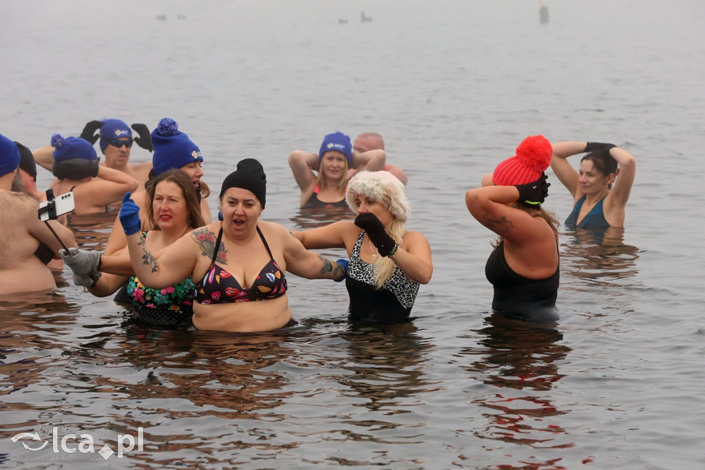 Legnickie Morsy w lodowatej wodzie