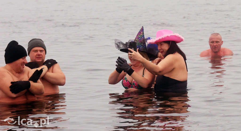 Legnickie Morsy w lodowatej wodzie