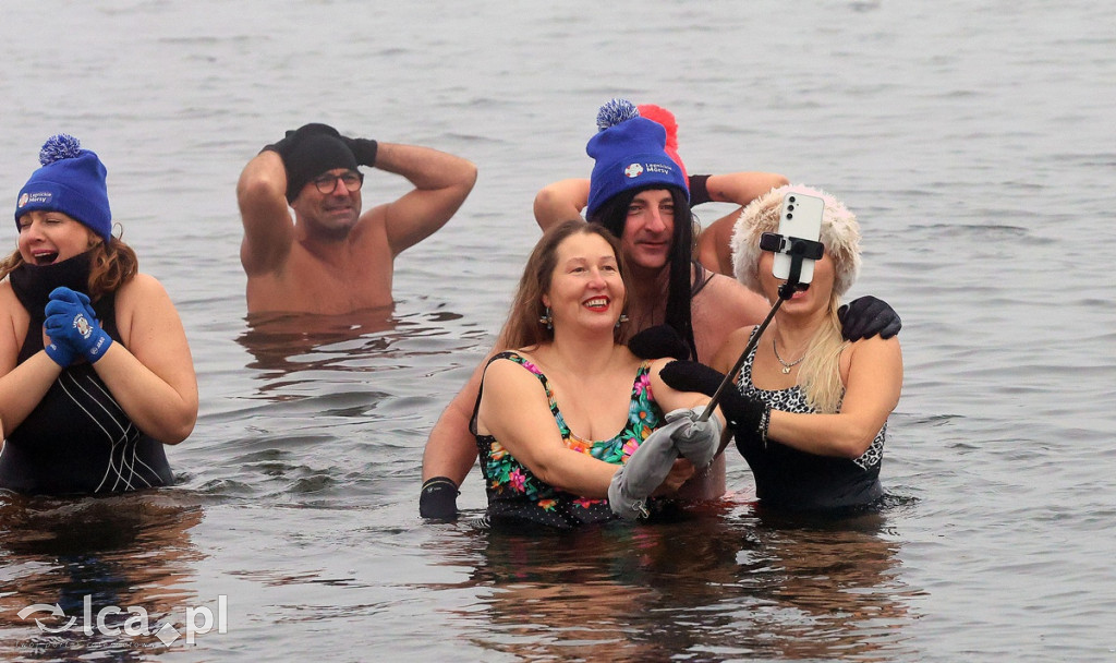 Legnickie Morsy w lodowatej wodzie