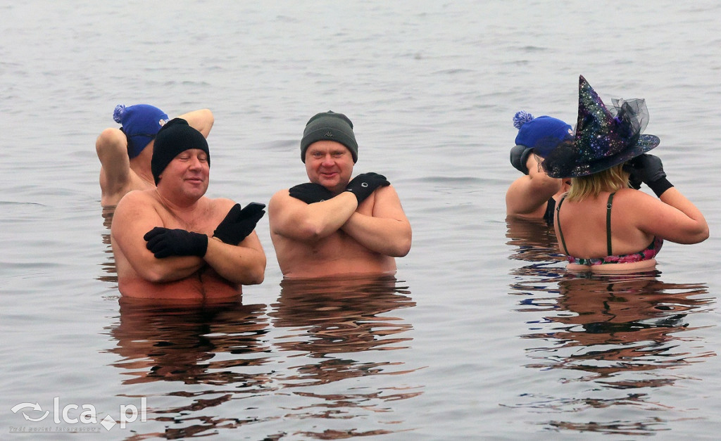 Legnickie Morsy w lodowatej wodzie