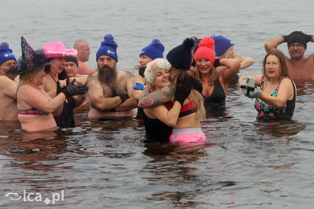 Legnickie Morsy w lodowatej wodzie