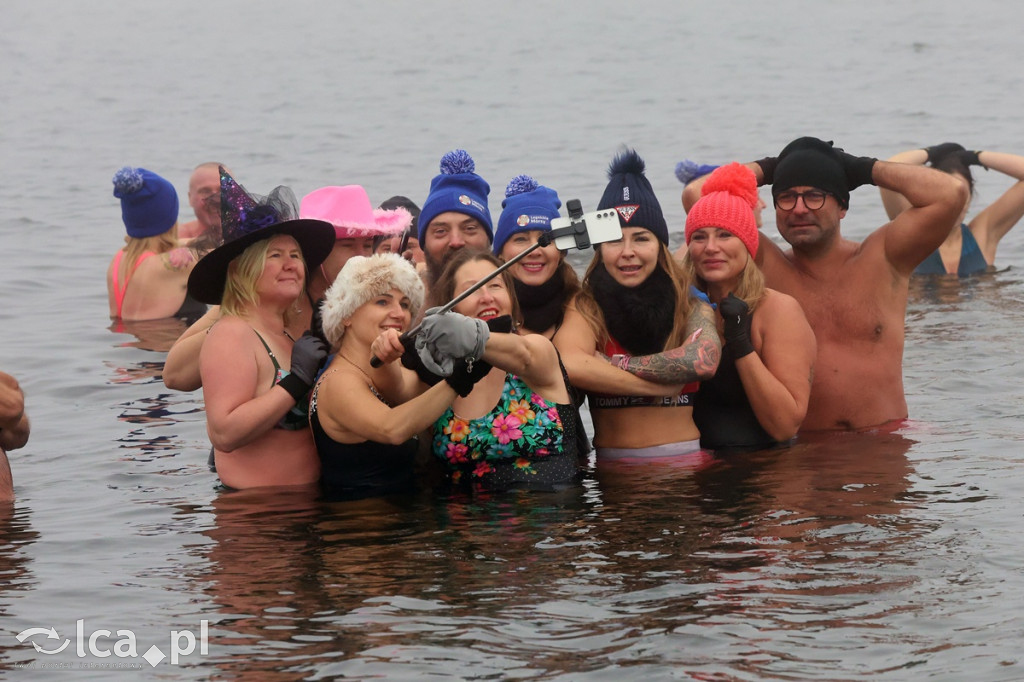 Legnickie Morsy w lodowatej wodzie