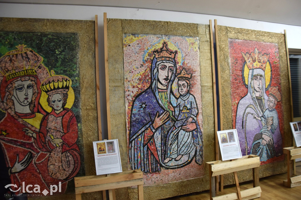 Wernisaż „Madonny Kresowe w mozaice recyklingowej”