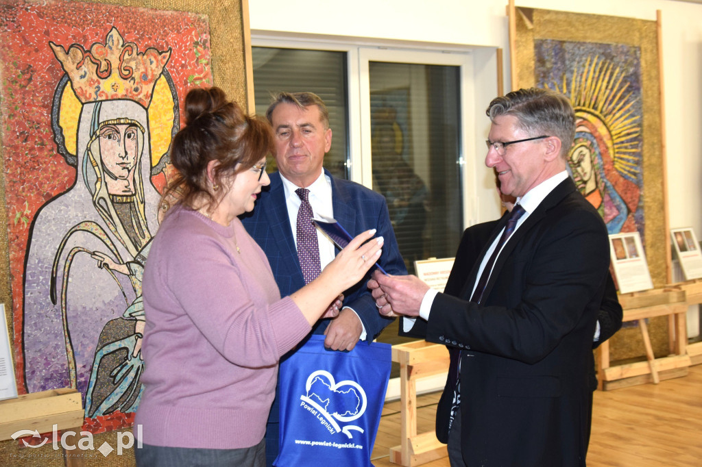 Wernisaż „Madonny Kresowe w mozaice recyklingowej”