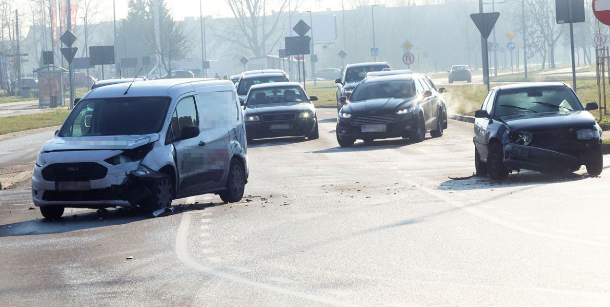 Wypadek na rondzie Niepodległości w Legnicy