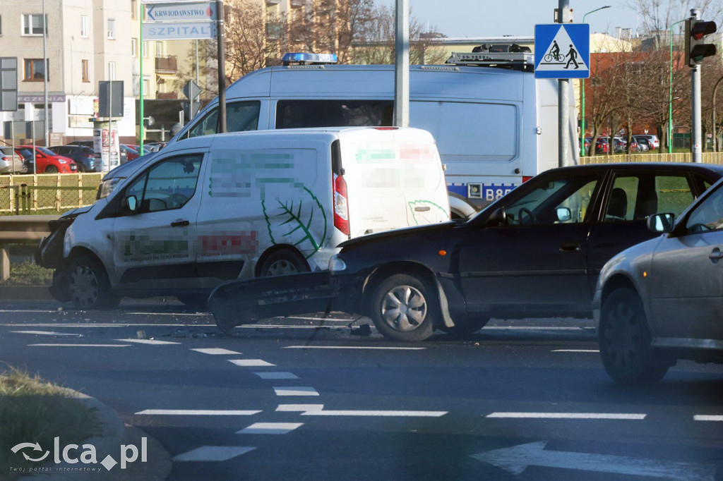 Wypadek na rondzie Niepodległości w Legnicy