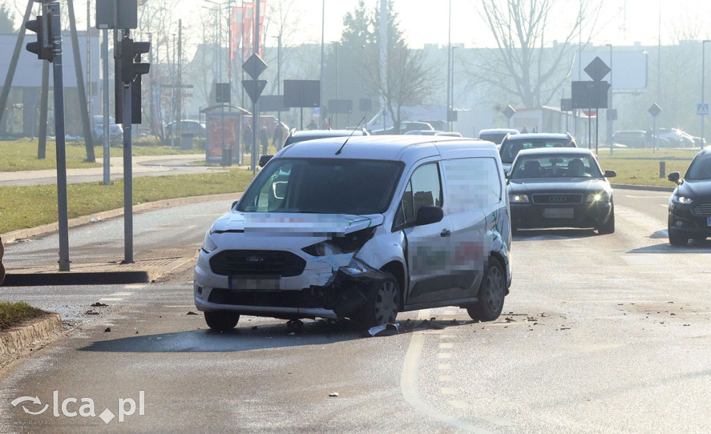 Wypadek na rondzie Niepodległości w Legnicy