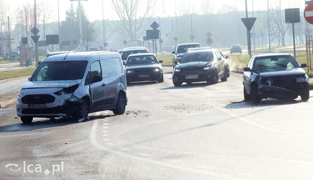 Wypadek na rondzie Niepodległości w Legnicy