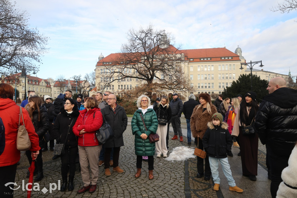 Ponad 50 osób na charytatywnym spacerze po Legnicy