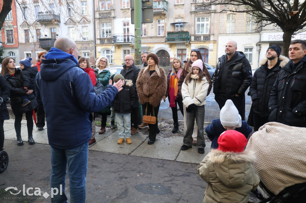 Ponad 50 osób na charytatywnym spacerze po Legnicy