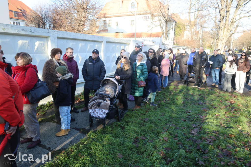 Ponad 50 osób na charytatywnym spacerze po Legnicy