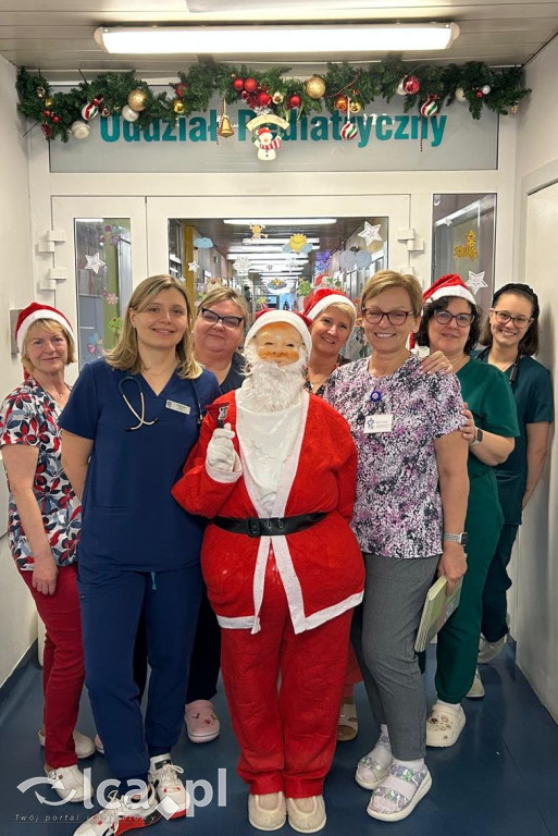Świąteczny teatr i paczki dla dzieci w szpitalu