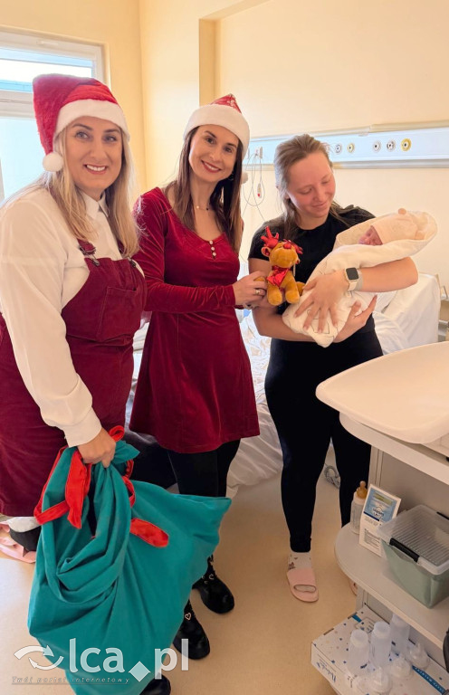 Świąteczny teatr i paczki dla dzieci w szpitalu