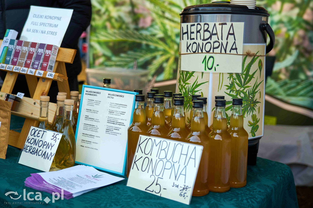 Tłumy na nowym targowisku w Bartoszowie