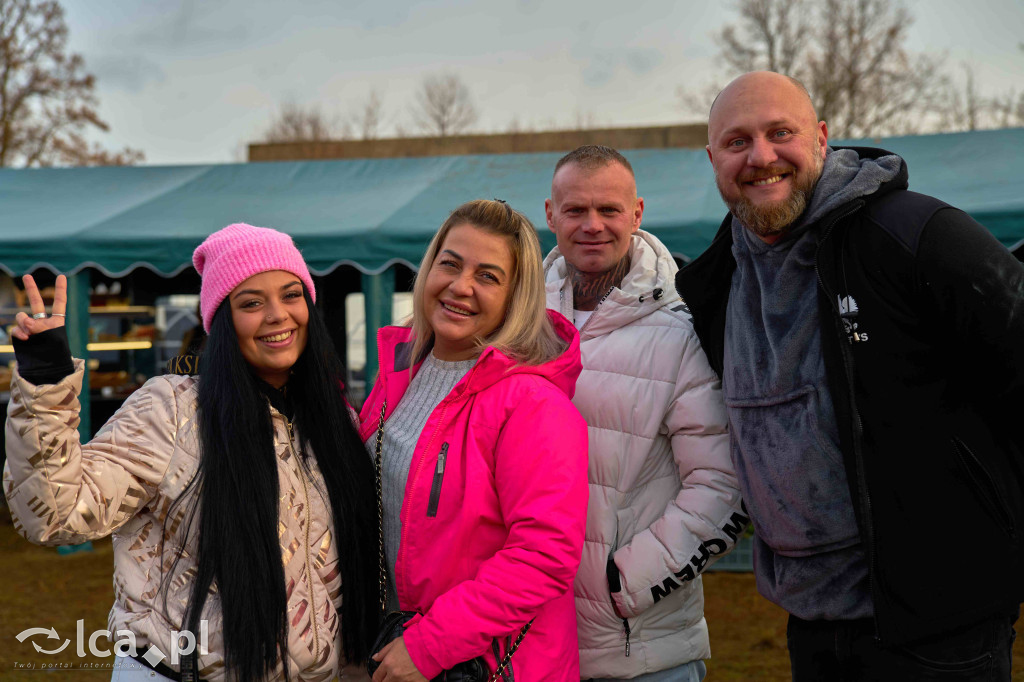 Tłumy na nowym targowisku w Bartoszowie