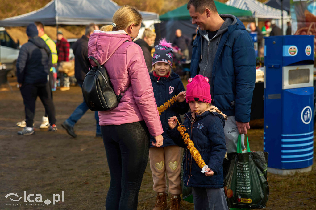 Tłumy na nowym targowisku w Bartoszowie