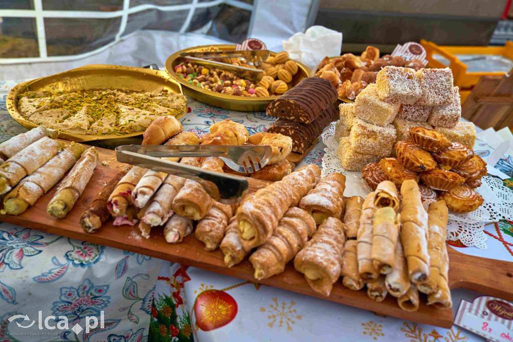Tłumy na nowym targowisku w Bartoszowie