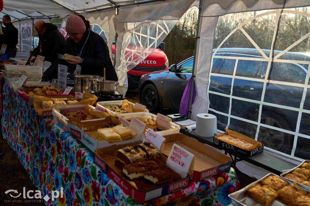 Tłumy na nowym targowisku w Bartoszowie