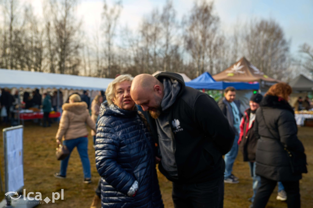 Tłumy na nowym targowisku w Bartoszowie