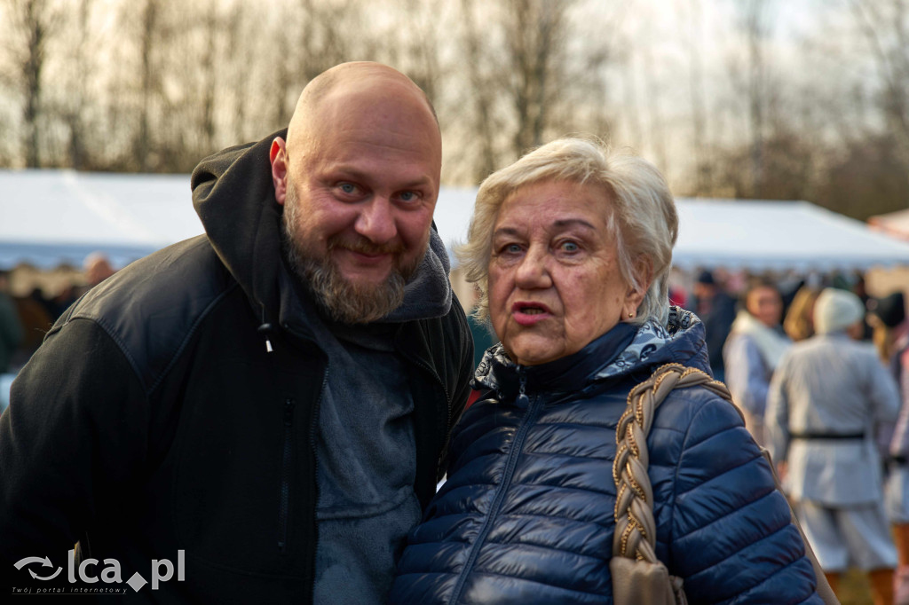 Tłumy na nowym targowisku w Bartoszowie
