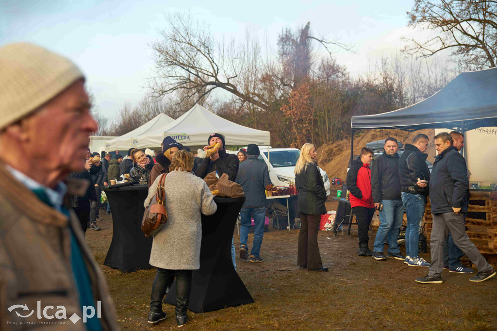 Tłumy na nowym targowisku w Bartoszowie