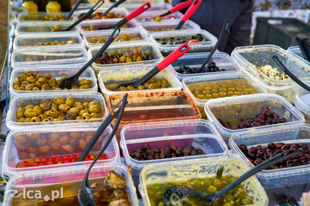 Tłumy na nowym targowisku w Bartoszowie