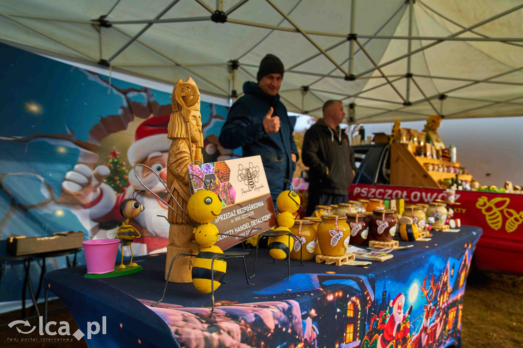 Tłumy na nowym targowisku w Bartoszowie