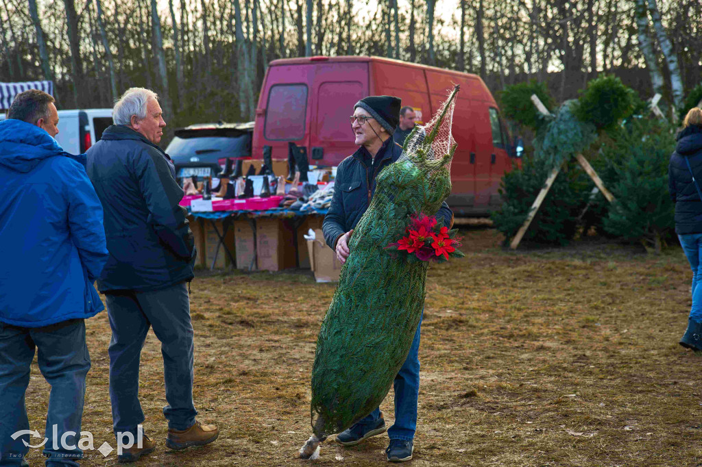 Tłumy na nowym targowisku w Bartoszowie
