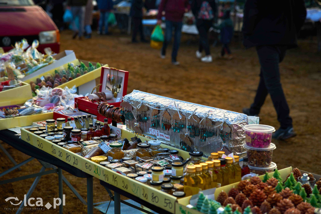 Tłumy na nowym targowisku w Bartoszowie