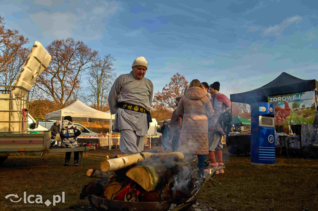 Tłumy na nowym targowisku w Bartoszowie