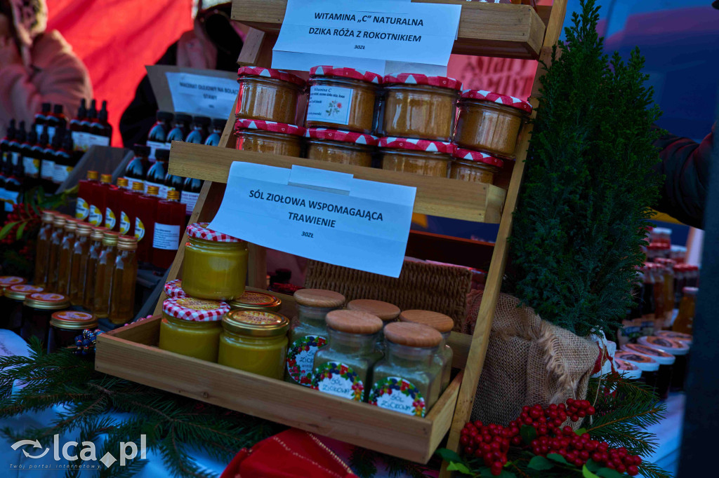 Tłumy na nowym targowisku w Bartoszowie