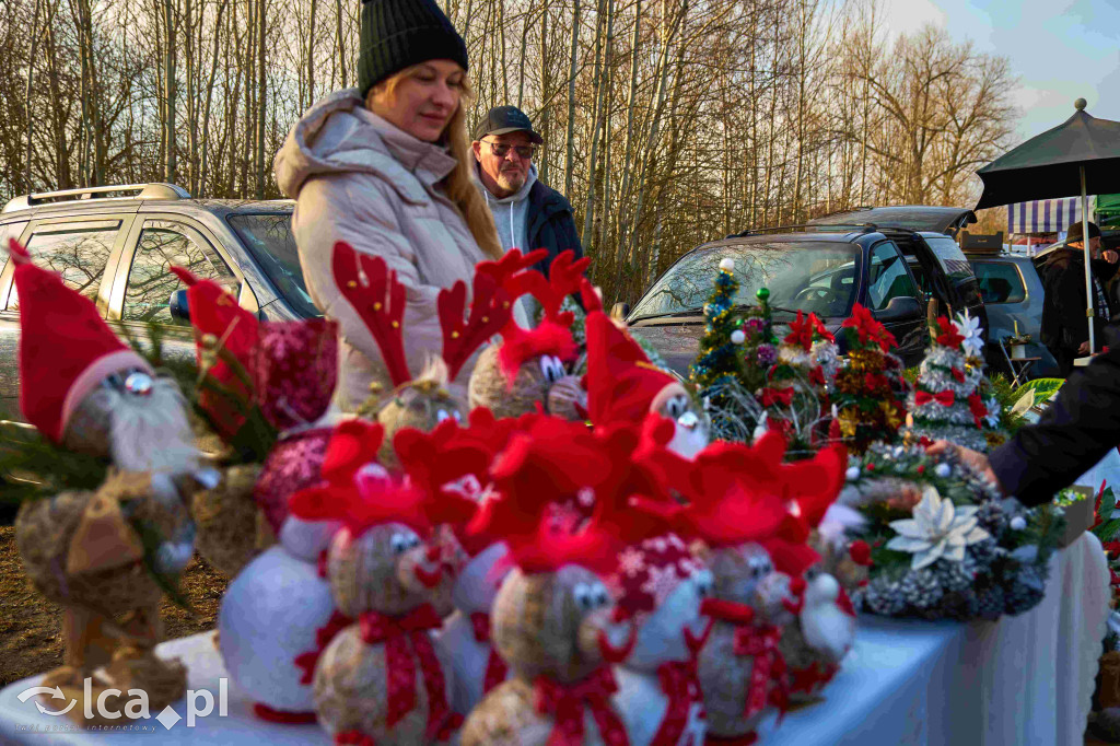 Tłumy na nowym targowisku w Bartoszowie
