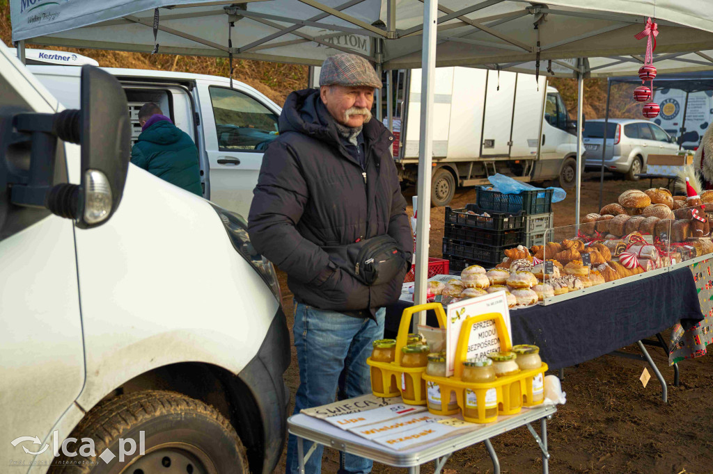 Tłumy na nowym targowisku w Bartoszowie