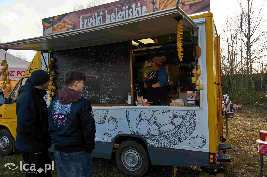 Tłumy na nowym targowisku w Bartoszowie