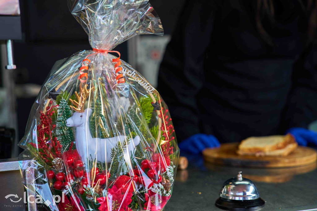 Tłumy na nowym targowisku w Bartoszowie