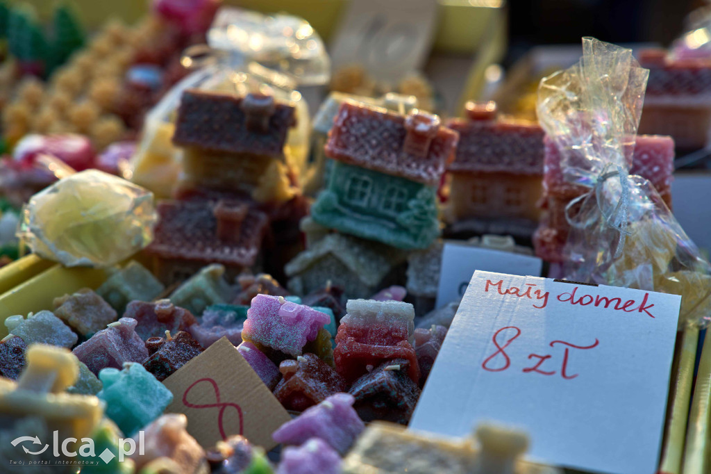 Tłumy na nowym targowisku w Bartoszowie