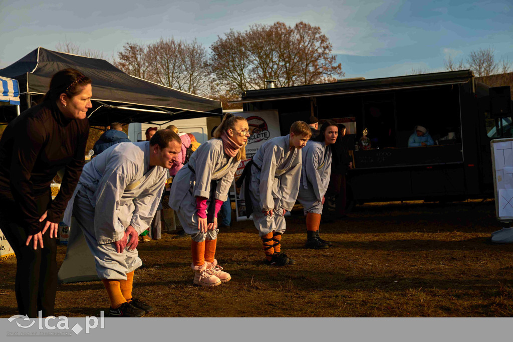 Tłumy na nowym targowisku w Bartoszowie